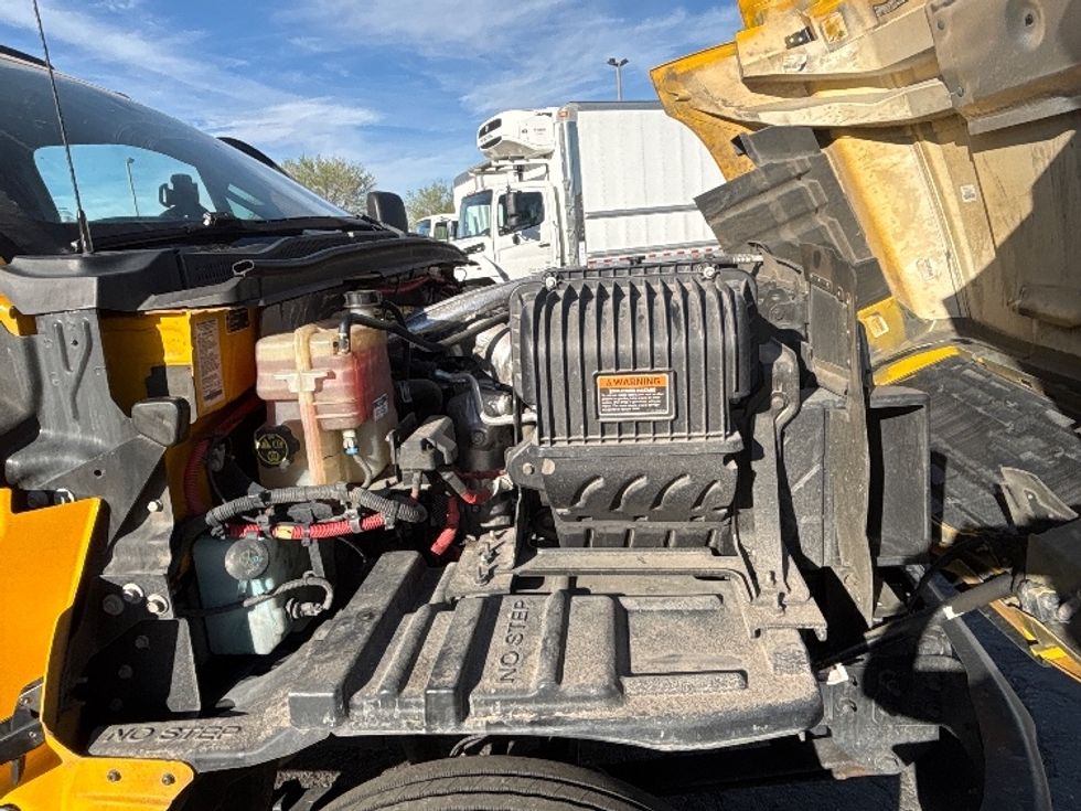 Medium Duty Box Truck-Light and Medium Duty Trucks-Chevrolet-2021-SILVERAD-San Diego-CA-98,806\n\t\tmiles-$ 38,500 - Image 23