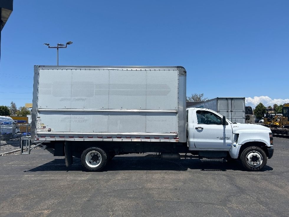 Medium Duty Box Truck-Light and Medium Duty Trucks-Chevrolet-2021-SILVERAD-Torrance-CA-68,909\n\t\tmiles-$ 41,500 - Image 15