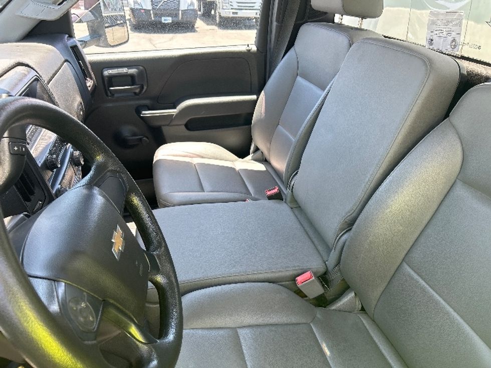 Medium Duty Box Truck-Light and Medium Duty Trucks-Chevrolet-2021-SILVERAD-Torrance-CA-68,909\n\t\tmiles-$ 41,500 - Image 19