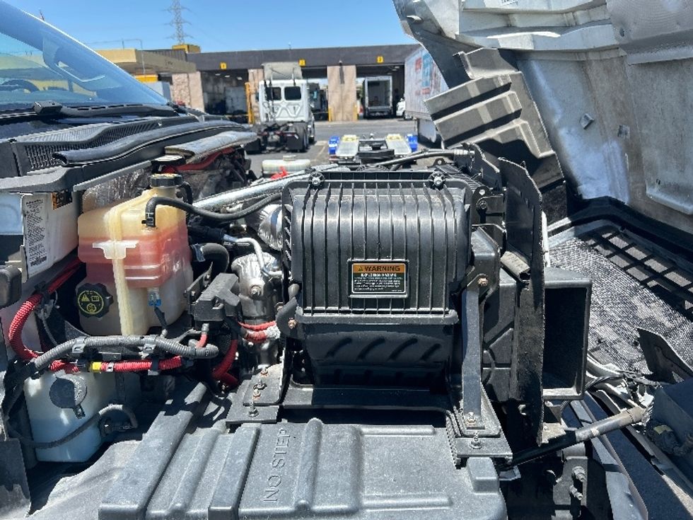 Medium Duty Box Truck-Light and Medium Duty Trucks-Chevrolet-2021-SILVERAD-Torrance-CA-68,909\n\t\tmiles-$ 41,500 - Image 23