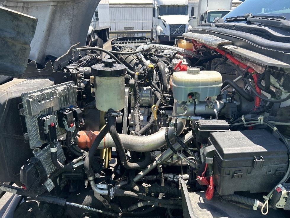Medium Duty Box Truck-Light and Medium Duty Trucks-Chevrolet-2021-SILVERAD-Torrance-CA-68,909\n\t\tmiles-$ 41,500 - Image 24