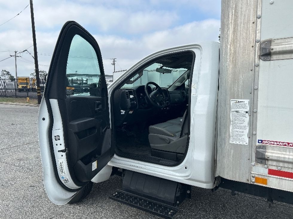 Medium Duty Box Truck-Light and Medium Duty Trucks-Chevrolet-2021-SILVERAD-Torrance-CA-85,997\n\t\tmiles-$ 37,500 - Image 16