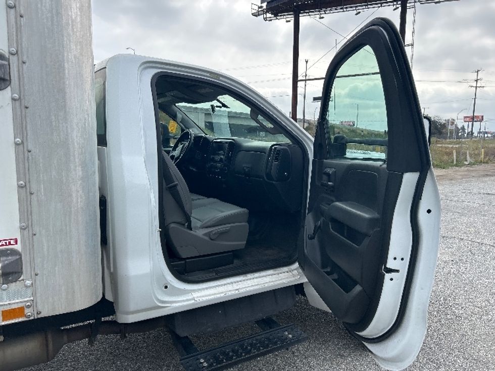 Medium Duty Box Truck-Light and Medium Duty Trucks-Chevrolet-2021-SILVERAD-Torrance-CA-85,997\n\t\tmiles-$ 37,500 - Image 20