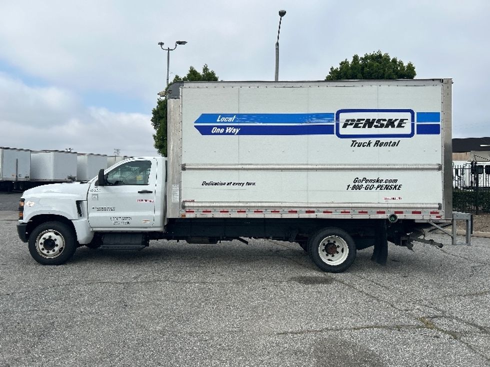 Medium Duty Box Truck-Light and Medium Duty Trucks-Chevrolet-2021-SILVERAD-Torrance-CA-85,997\n\t\tmiles-$ 37,500 - Image 4