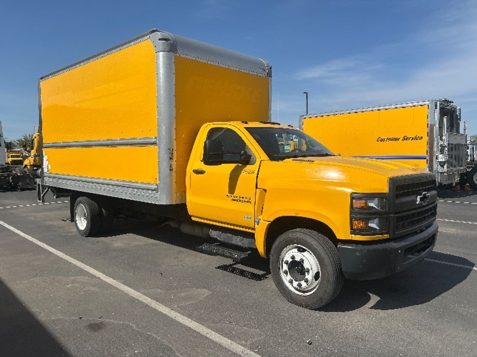 Medium Duty Box Truck-Light and Medium Duty Trucks-Chevrolet-2021-SILVERAD-Tucson-AZ-93,654\n\t\tmiles-$ 15,000 - Image 1