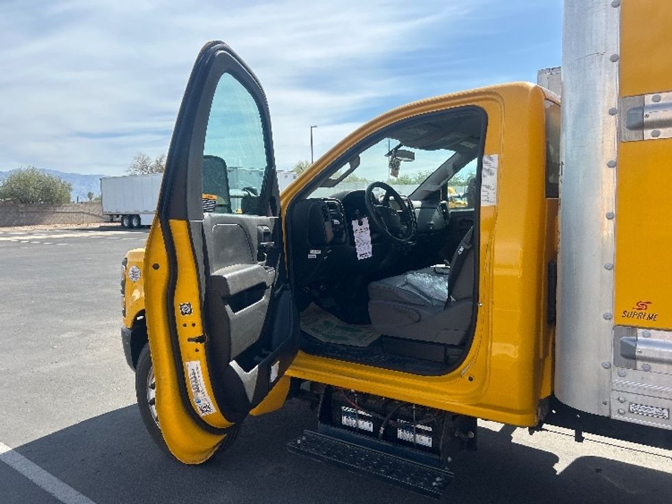 Medium Duty Box Truck-Light and Medium Duty Trucks-Chevrolet-2021-SILVERAD-Tucson-AZ-93,654\n\t\tmiles-$ 15,000 - Image 15