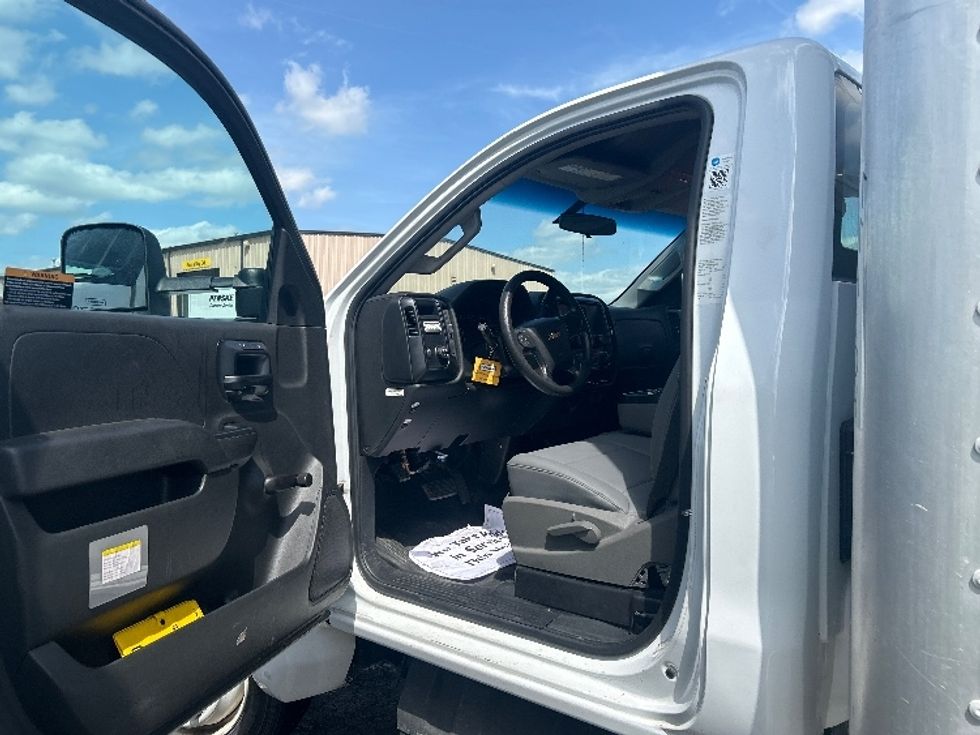 Medium Duty Box Truck-Light and Medium Duty Trucks-Chevrolet-2021-SILVERAD-Tulsa-OK-100,125\n\t\tmiles-$ 35,250 - Image 16