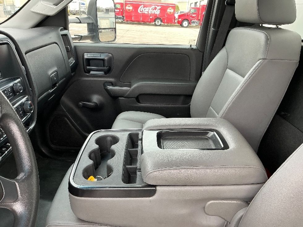 Medium Duty Box Truck-Light and Medium Duty Trucks-Chevrolet-2021-SILVERAD-Tulsa-OK-100,125\n\t\tmiles-$ 35,250 - Image 19