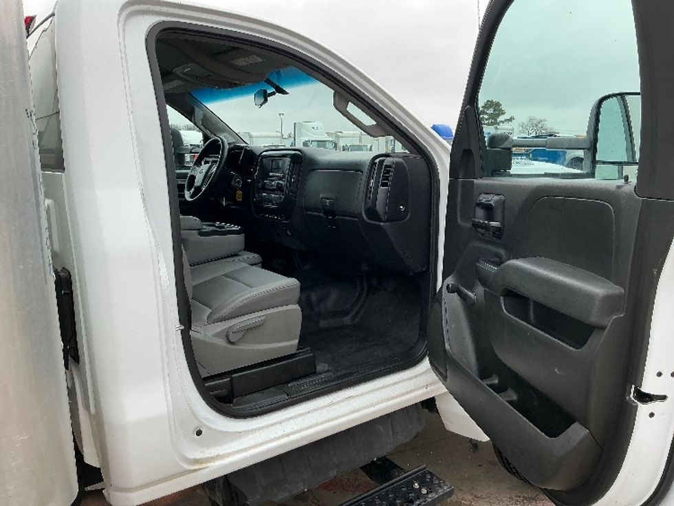 Medium Duty Box Truck-Light and Medium Duty Trucks-Chevrolet-2021-SILVERAD-Tulsa-OK-100,125\n\t\tmiles-$ 35,250 - Image 20