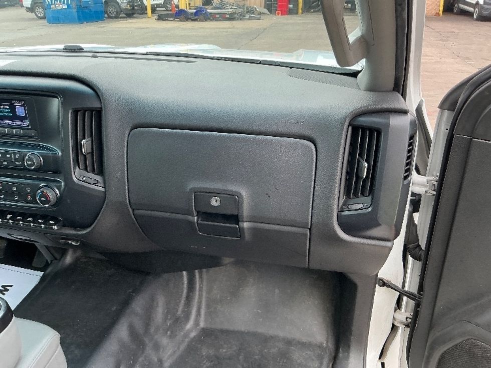 Medium Duty Box Truck-Light and Medium Duty Trucks-Chevrolet-2021-SILVERAD-Tulsa-OK-100,125\n\t\tmiles-$ 35,250 - Image 21