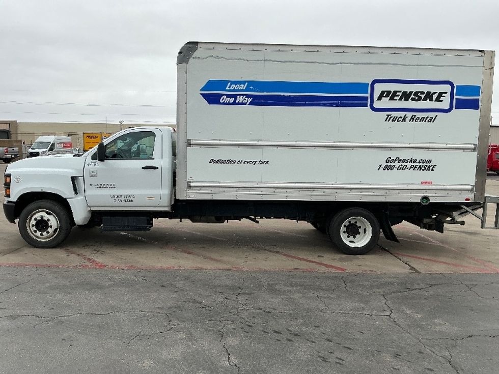 Medium Duty Box Truck-Light and Medium Duty Trucks-Chevrolet-2021-SILVERAD-Tulsa-OK-100,125\n\t\tmiles-$ 35,250 - Image 4