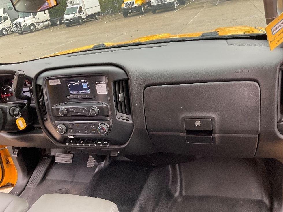 Medium Duty Box Truck-Light and Medium Duty Trucks-Chevrolet-2022-SILVERAD-Cleveland-TN-66,174\n\t\tmiles-$ 62,250 - Image 21