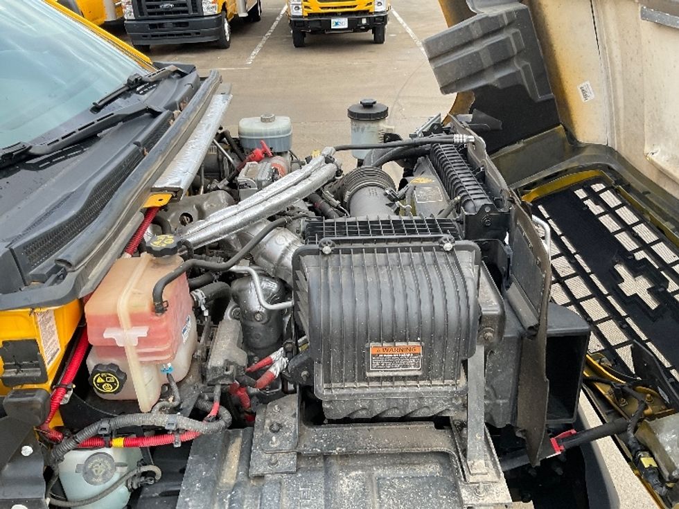 Medium Duty Box Truck-Light and Medium Duty Trucks-Chevrolet-2022-SILVERAD-Cleveland-TN-66,174\n\t\tmiles-$ 62,250 - Image 24