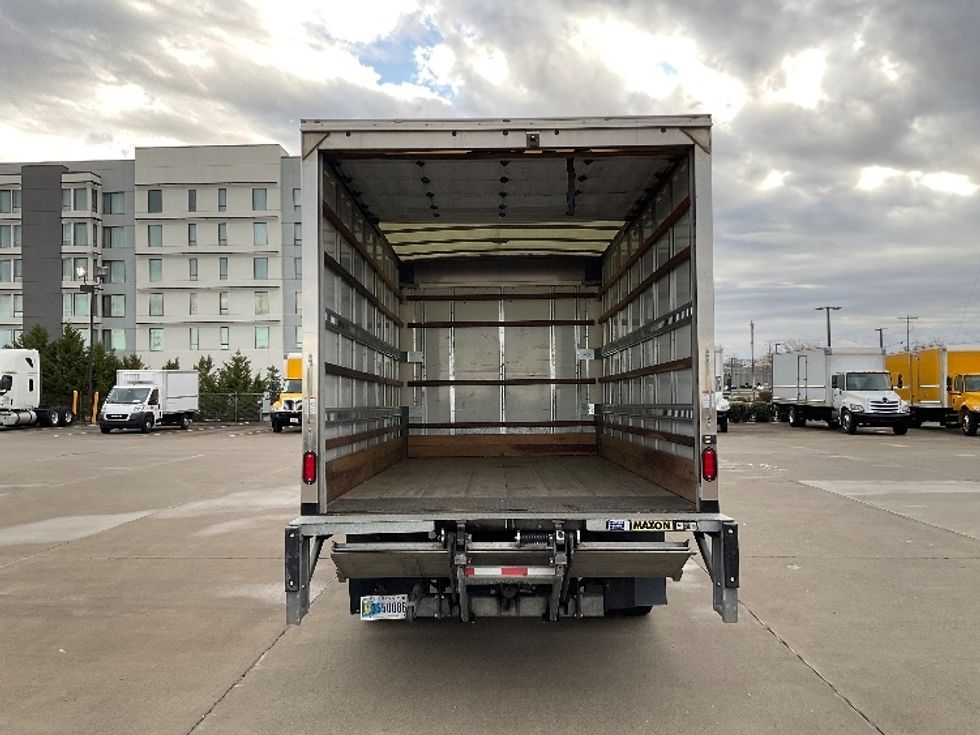 Medium Duty Box Truck-Light and Medium Duty Trucks-Chevrolet-2022-SILVERAD-Cleveland-TN-66,174\n\t\tmiles-$ 62,250 - Image 8