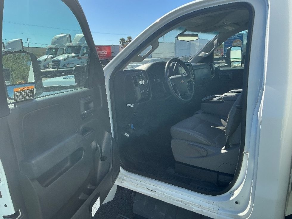 Medium Duty Box Truck-Light and Medium Duty Trucks-Chevrolet-2022-SILVERAD-Phoenix-AZ-139,590\n\t\tmiles-$ 37,750 - Image 16