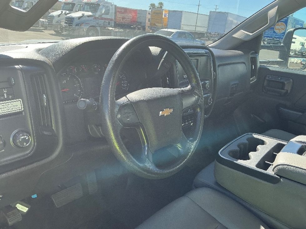 Medium Duty Box Truck-Light and Medium Duty Trucks-Chevrolet-2022-SILVERAD-Phoenix-AZ-139,590\n\t\tmiles-$ 37,750 - Image 17