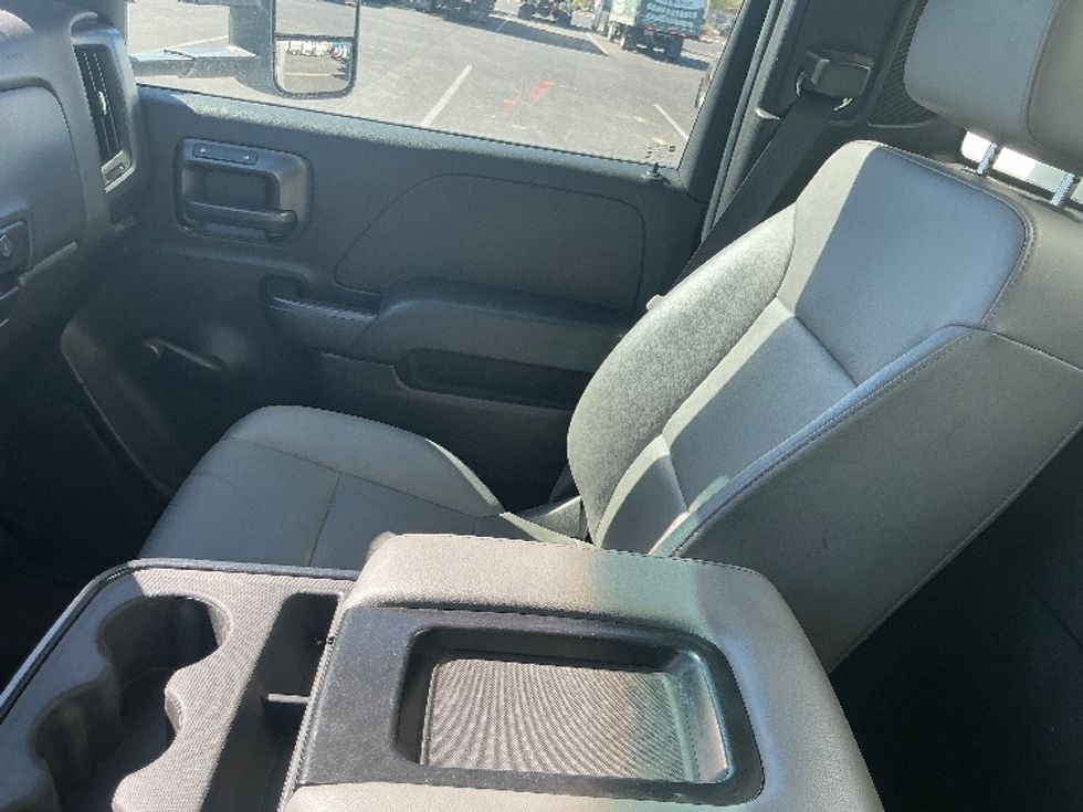 Medium Duty Box Truck-Light and Medium Duty Trucks-Chevrolet-2022-SILVERAD-Phoenix-AZ-139,590\n\t\tmiles-$ 37,750 - Image 19