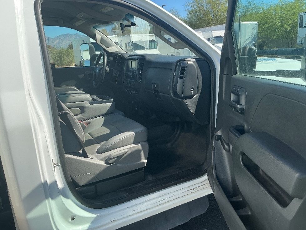Medium Duty Box Truck-Light and Medium Duty Trucks-Chevrolet-2022-SILVERAD-Phoenix-AZ-139,590\n\t\tmiles-$ 37,750 - Image 20