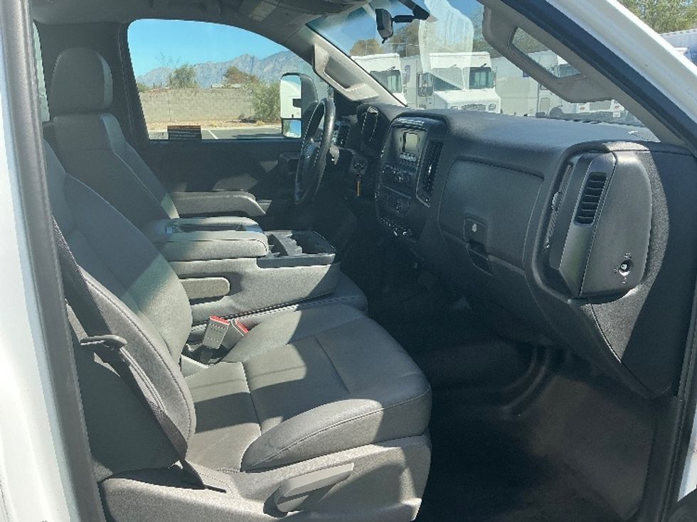 Medium Duty Box Truck-Light and Medium Duty Trucks-Chevrolet-2022-SILVERAD-Phoenix-AZ-139,590\n\t\tmiles-$ 37,750 - Image 22