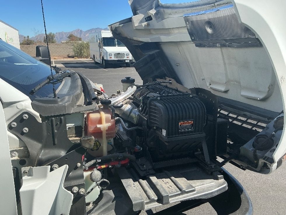 Medium Duty Box Truck-Light and Medium Duty Trucks-Chevrolet-2022-SILVERAD-Phoenix-AZ-139,590\n\t\tmiles-$ 37,750 - Image 23