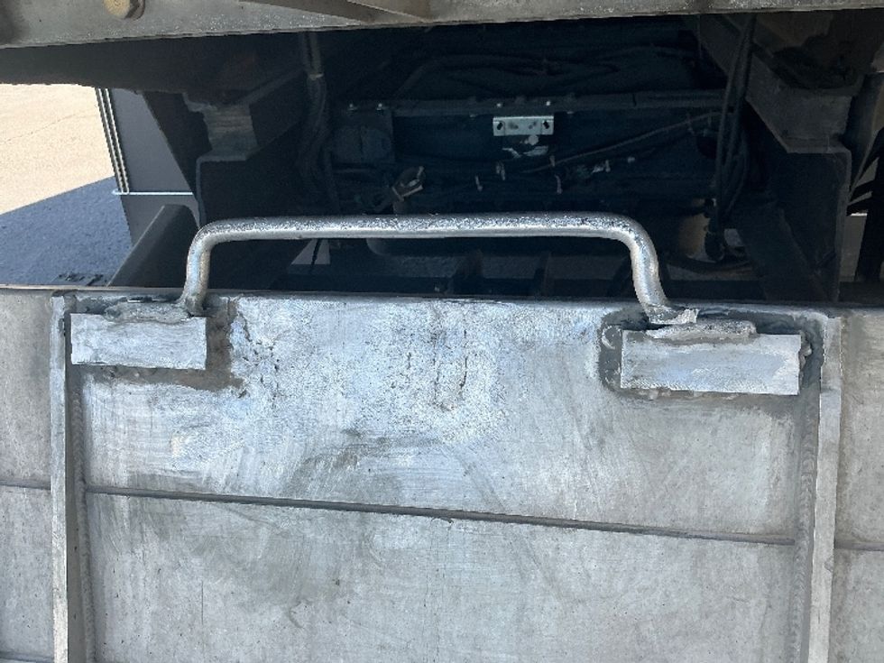 Medium Duty Box Truck-Light and Medium Duty Trucks-Chevrolet-2022-SILVERAD-Phoenix-AZ-139,590\n\t\tmiles-$ 37,750 - Image 25