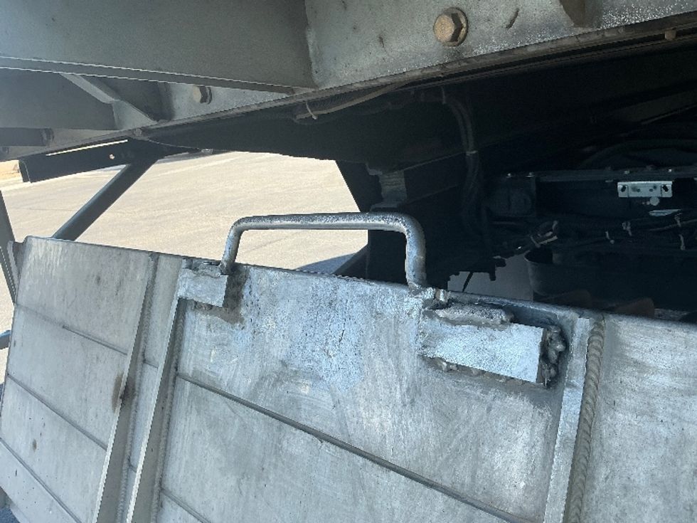 Medium Duty Box Truck-Light and Medium Duty Trucks-Chevrolet-2022-SILVERAD-Phoenix-AZ-139,590\n\t\tmiles-$ 37,750 - Image 26