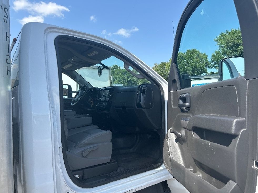 Medium Duty Box Truck-Light and Medium Duty Trucks-Chevrolet-2023-SILVERAD-Memphis-TN-64,243\n\t\tmiles-$ 48,250 - Image 20