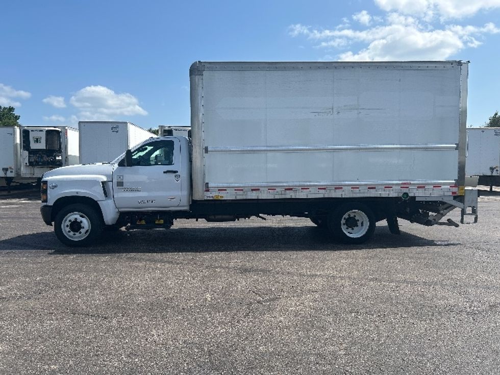 Medium Duty Box Truck-Light and Medium Duty Trucks-Chevrolet-2023-SILVERAD-Memphis-TN-64,243\n\t\tmiles-$ 48,250 - Image 4