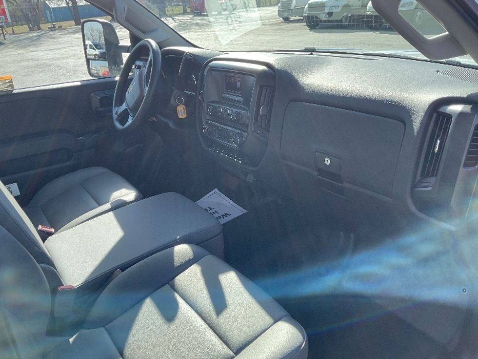 Medium Duty Box Truck-Light and Medium Duty Trucks-Chevrolet-2023-SILVERAD-Tulsa-OK-49,314\n\t\tmiles-$ 57,500 - Image 20