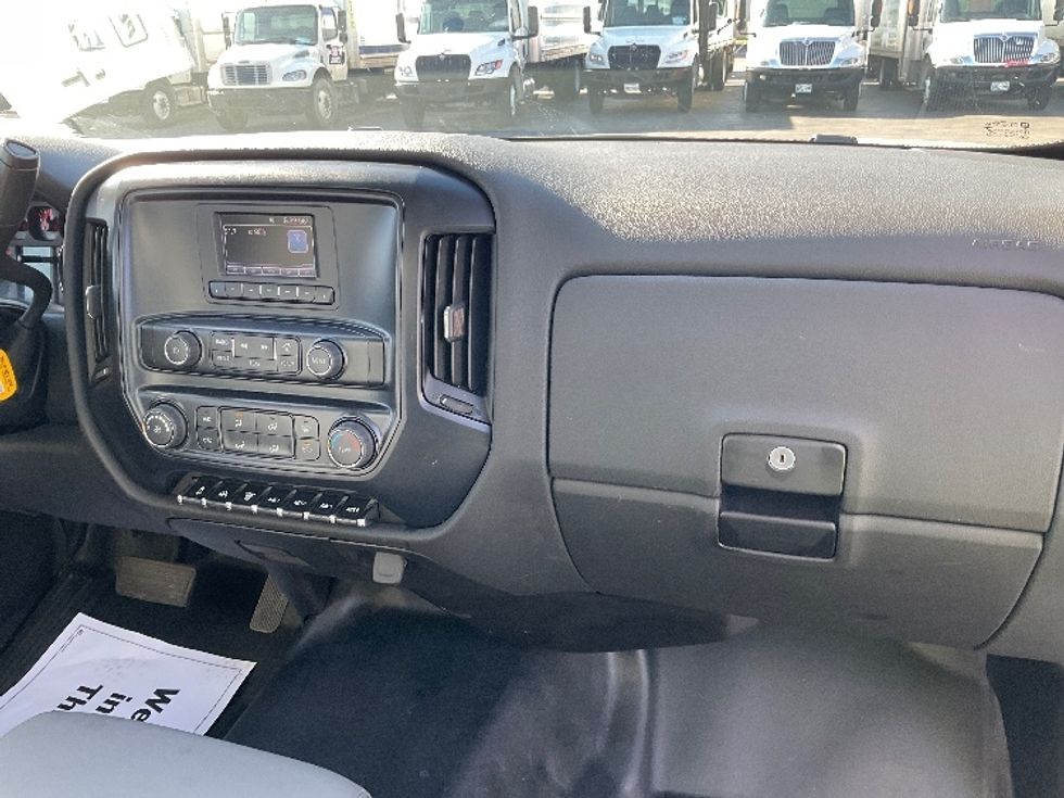 Medium Duty Box Truck-Light and Medium Duty Trucks-Chevrolet-2023-SILVERAD-Tulsa-OK-49,314\n\t\tmiles-$ 57,500 - Image 21