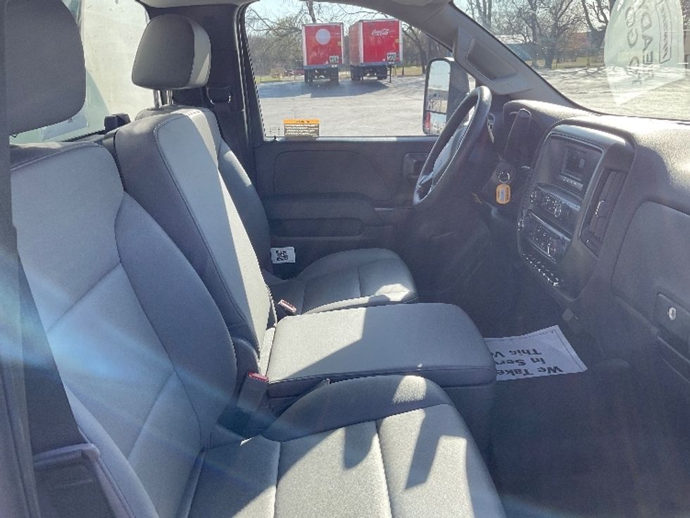 Medium Duty Box Truck-Light and Medium Duty Trucks-Chevrolet-2023-SILVERAD-Tulsa-OK-49,314\n\t\tmiles-$ 57,500 - Image 22