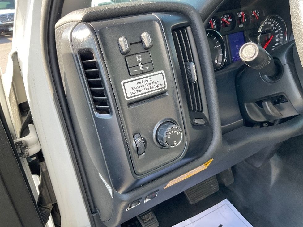 Medium Duty Box Truck-Light and Medium Duty Trucks-Chevrolet-2023-SILVERAD-Tulsa-OK-49,314\n\t\tmiles-$ 57,500 - Image 26