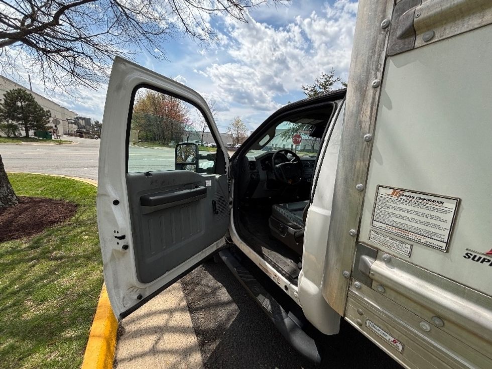 Medium Duty Box Truck-Light and Medium Duty Trucks-Ford-2015-F450-Manassas-VA-57,604\n\t\tmiles-$ 32,250 - Image 20