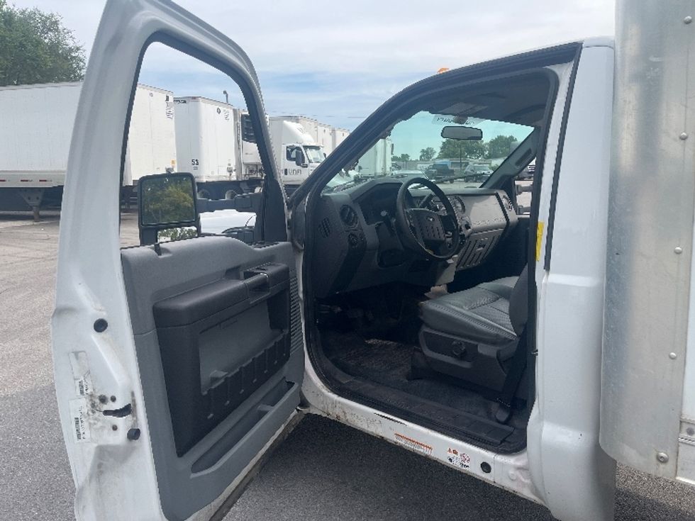 Medium Duty Box Truck-Light and Medium Duty Trucks-Ford-2015-F550-Fort Wayne-IN-196,169\n\t\tmiles-$ 10,750 - Image 15