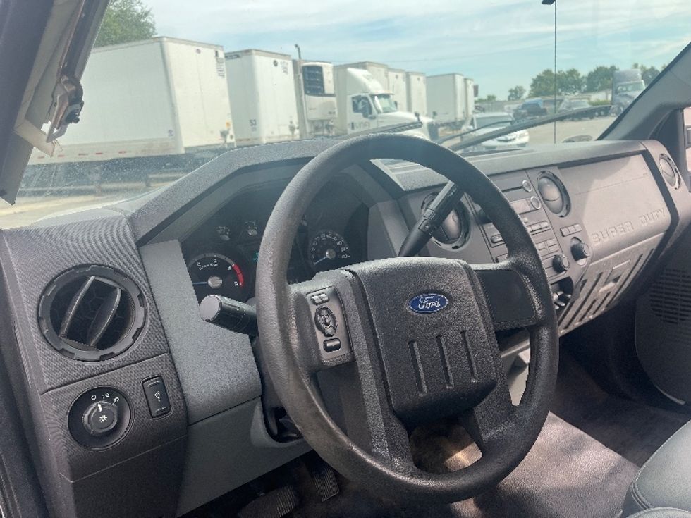 Medium Duty Box Truck-Light and Medium Duty Trucks-Ford-2015-F550-Fort Wayne-IN-196,169\n\t\tmiles-$ 10,750 - Image 16