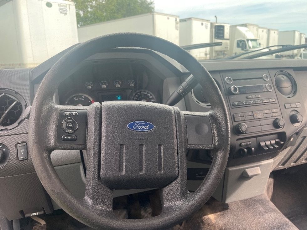Medium Duty Box Truck-Light and Medium Duty Trucks-Ford-2015-F550-Fort Wayne-IN-196,169\n\t\tmiles-$ 10,750 - Image 17