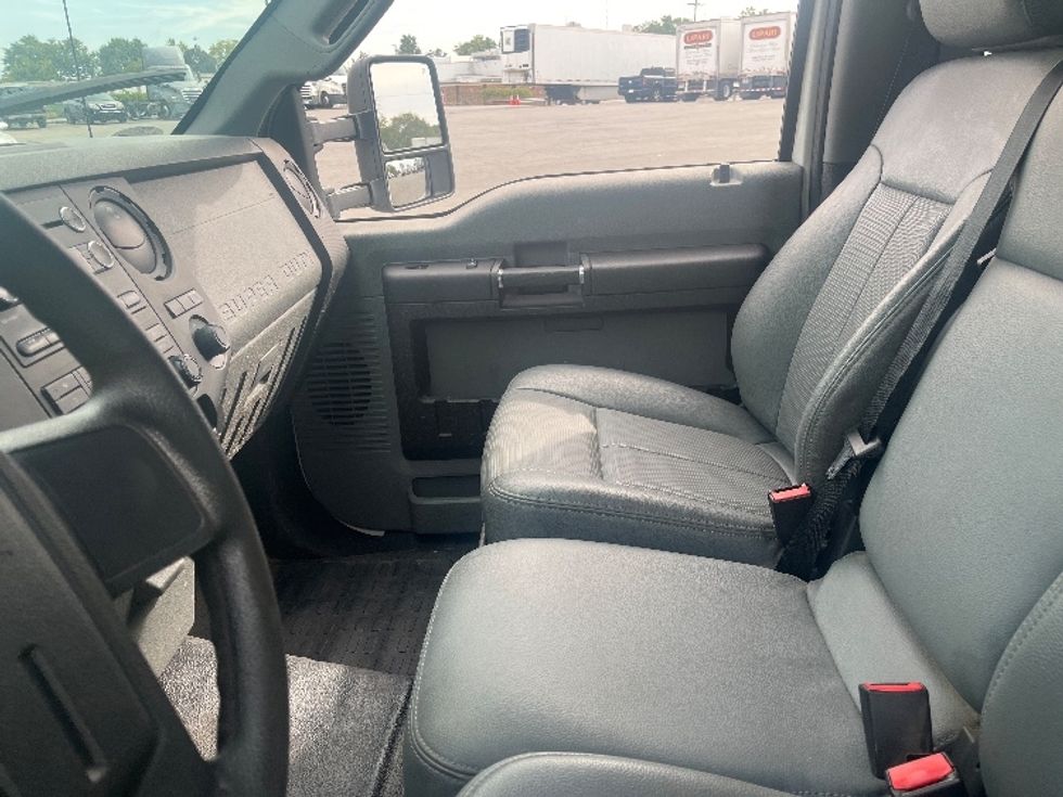 Medium Duty Box Truck-Light and Medium Duty Trucks-Ford-2015-F550-Fort Wayne-IN-196,169\n\t\tmiles-$ 10,750 - Image 18
