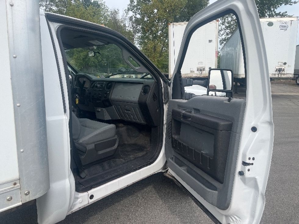 Medium Duty Box Truck-Light and Medium Duty Trucks-Ford-2015-F550-Fort Wayne-IN-196,169\n\t\tmiles-$ 10,750 - Image 19