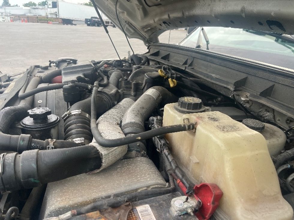 Medium Duty Box Truck-Light and Medium Duty Trucks-Ford-2015-F550-Fort Wayne-IN-196,169\n\t\tmiles-$ 10,750 - Image 23