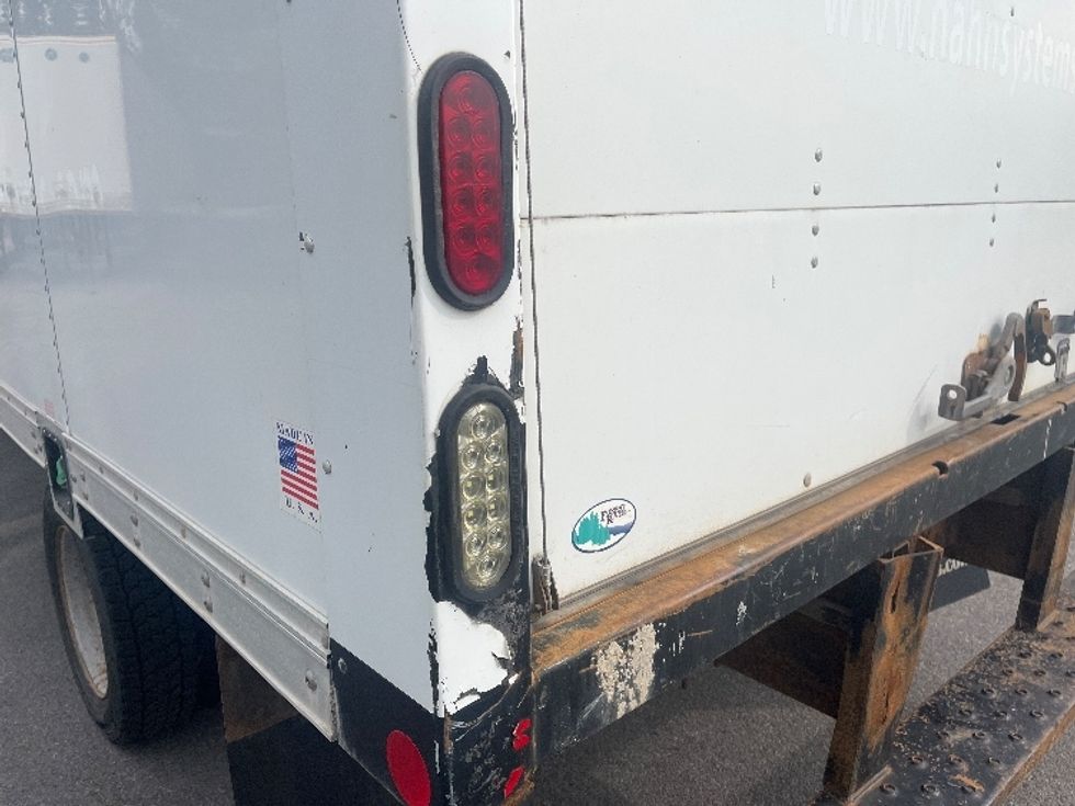 Medium Duty Box Truck-Light and Medium Duty Trucks-Ford-2015-F550-Fort Wayne-IN-196,169\n\t\tmiles-$ 10,750 - Image 24