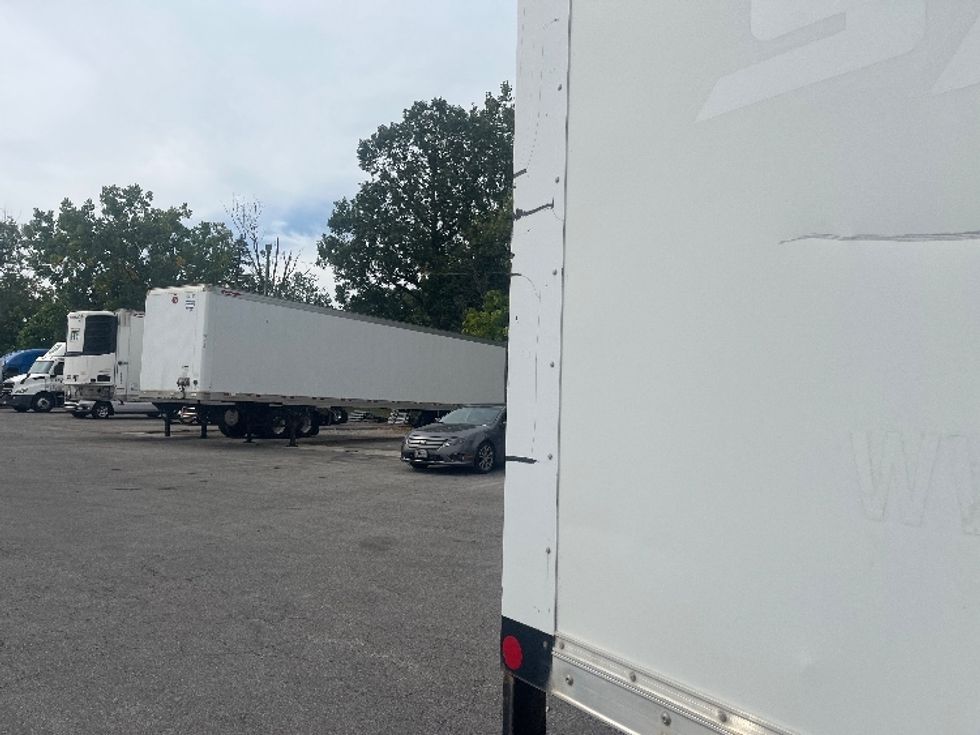 Medium Duty Box Truck-Light and Medium Duty Trucks-Ford-2015-F550-Fort Wayne-IN-196,169\n\t\tmiles-$ 10,750 - Image 26
