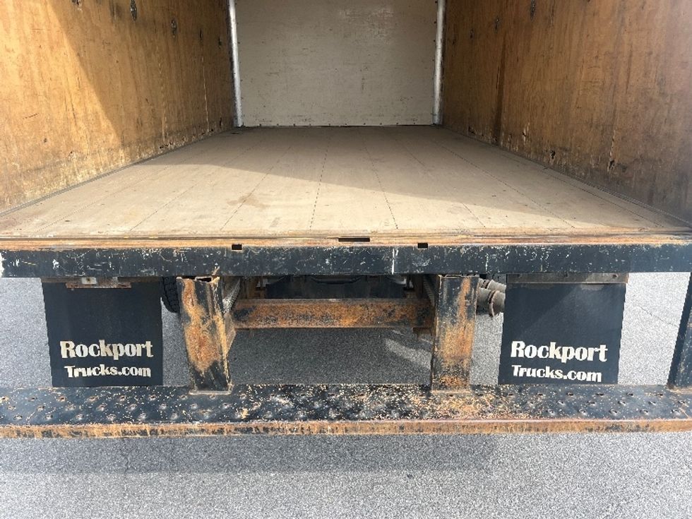 Medium Duty Box Truck-Light and Medium Duty Trucks-Ford-2015-F550-Fort Wayne-IN-196,169\n\t\tmiles-$ 10,750 - Image 9