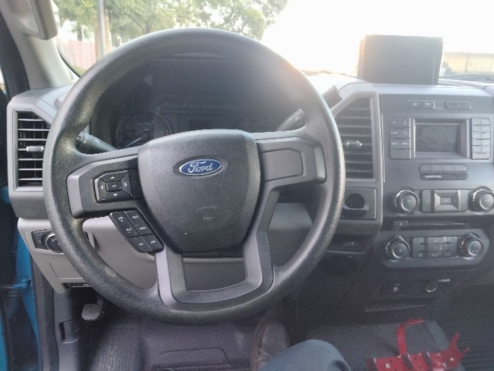 Medium Duty Box Truck-Light and Medium Duty Trucks-Ford-2017-F450-Torrance-CA-93,365\n\t\tmiles-$ 34,250 - Image 18