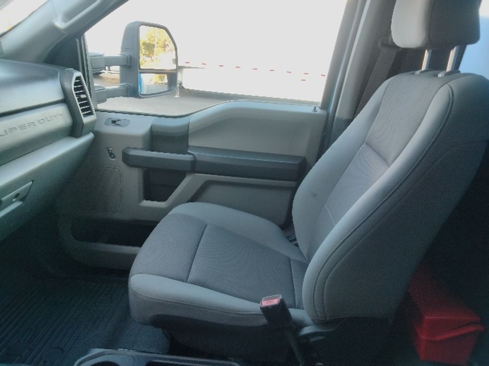 Medium Duty Box Truck-Light and Medium Duty Trucks-Ford-2017-F450-Torrance-CA-93,365\n\t\tmiles-$ 34,250 - Image 19