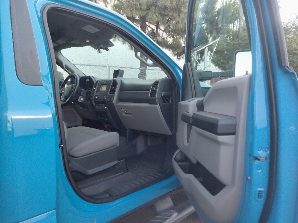 Medium Duty Box Truck-Light and Medium Duty Trucks-Ford-2017-F450-Torrance-CA-93,365\n\t\tmiles-$ 34,250 - Image 20