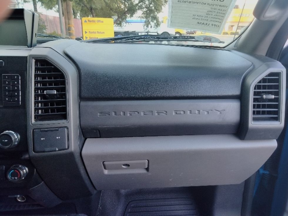 Medium Duty Box Truck-Light and Medium Duty Trucks-Ford-2017-F450-Torrance-CA-93,365\n\t\tmiles-$ 34,250 - Image 21
