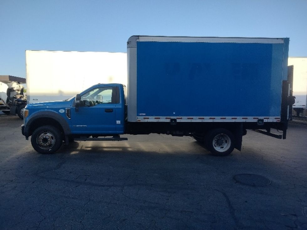 Medium Duty Box Truck-Light and Medium Duty Trucks-Ford-2017-F450-Torrance-CA-93,365\n\t\tmiles-$ 34,250 - Image 4