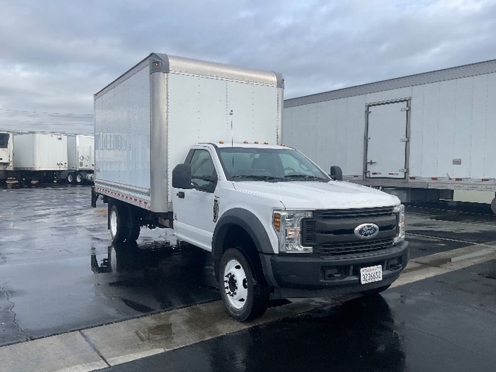 Medium Duty Box Truck-Light and Medium Duty Trucks-Ford-2019-F450-Anaheim-CA-95,369\n\t\tmiles-$ 33,000 - Image 1