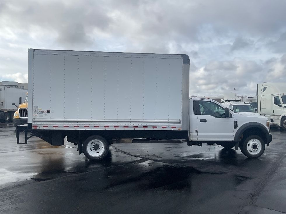Medium Duty Box Truck-Light and Medium Duty Trucks-Ford-2019-F450-Anaheim-CA-95,369\n\t\tmiles-$ 33,000 - Image 15