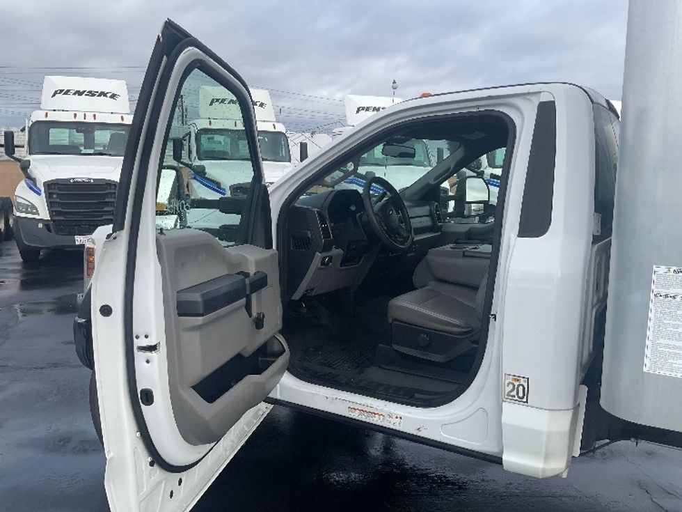 Medium Duty Box Truck-Light and Medium Duty Trucks-Ford-2019-F450-Anaheim-CA-95,369\n\t\tmiles-$ 33,000 - Image 16